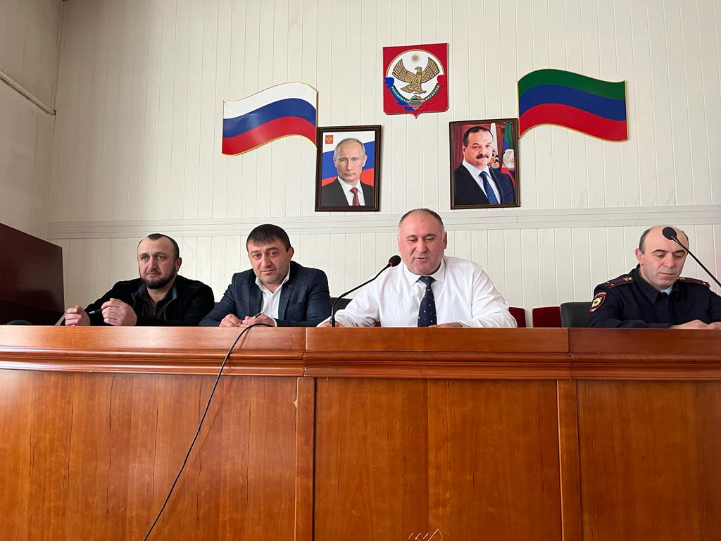 Антитеррористическую безопасность образовательных учреждений обсудили в администрации Тляратинского района